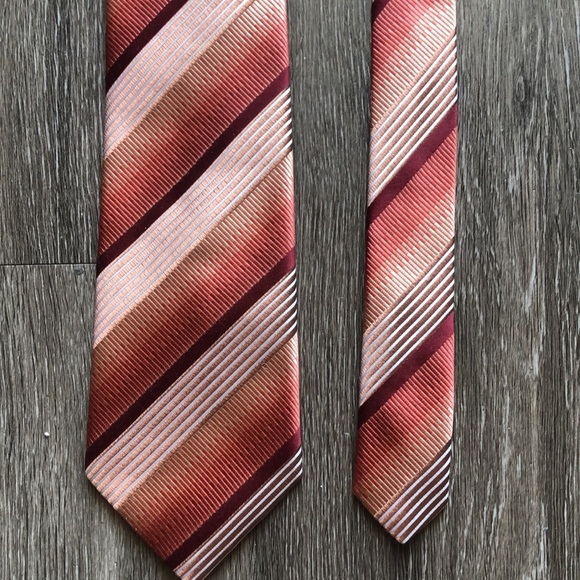 Kenneth Cole Reaction Tie - Picture 2 of 8